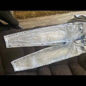 Pretty Little Thing mom jeans